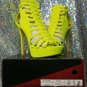 Highlighter yellow pumps
